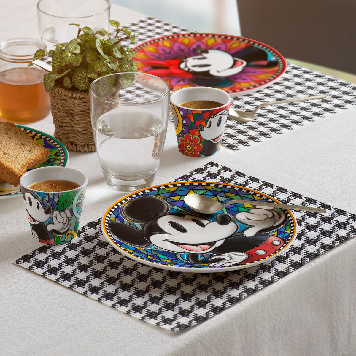 SET 6 MIXED DESSERT PLATES F&E D19.